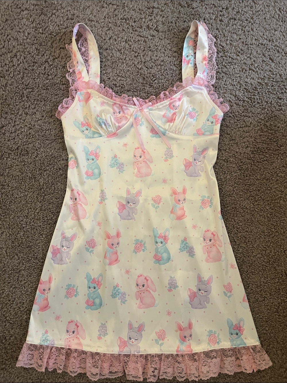 Cutesy printed minidress with lace trim